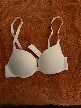 White T-Shirt Bra -